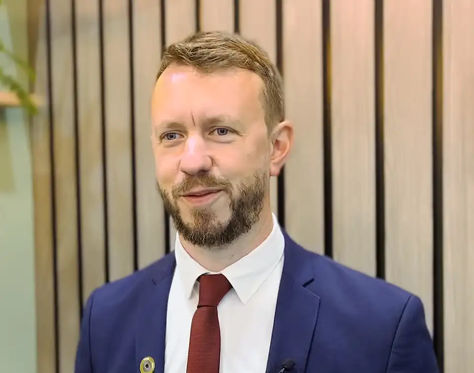 Headshot of Stuart Turl